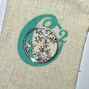 Origami Owl Large Triple Snowflake Window Frame - Retired but new